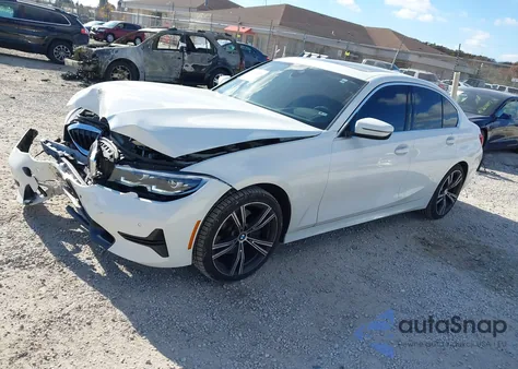 2021 BMW 330I xDrive z USA, uszkodzony, nr VIN 3MW5R7J03M8B58232